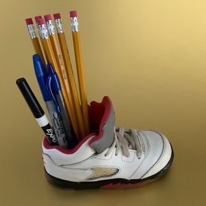 Paperweight /Pencil holder for office home use